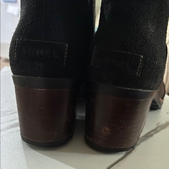 Sorel Black Lolla Cut-Out Ankle Boots Supple Leather and Suede - Picture 6 of 11